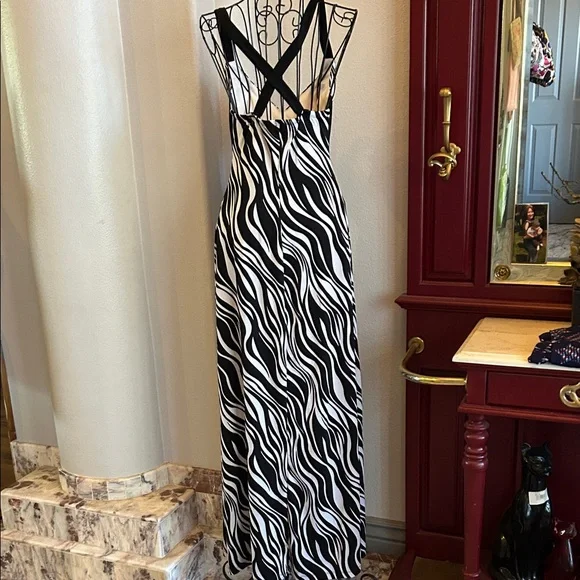 Elegant Black and White Zebra Print Maxi Dress - Picture 11 of 13